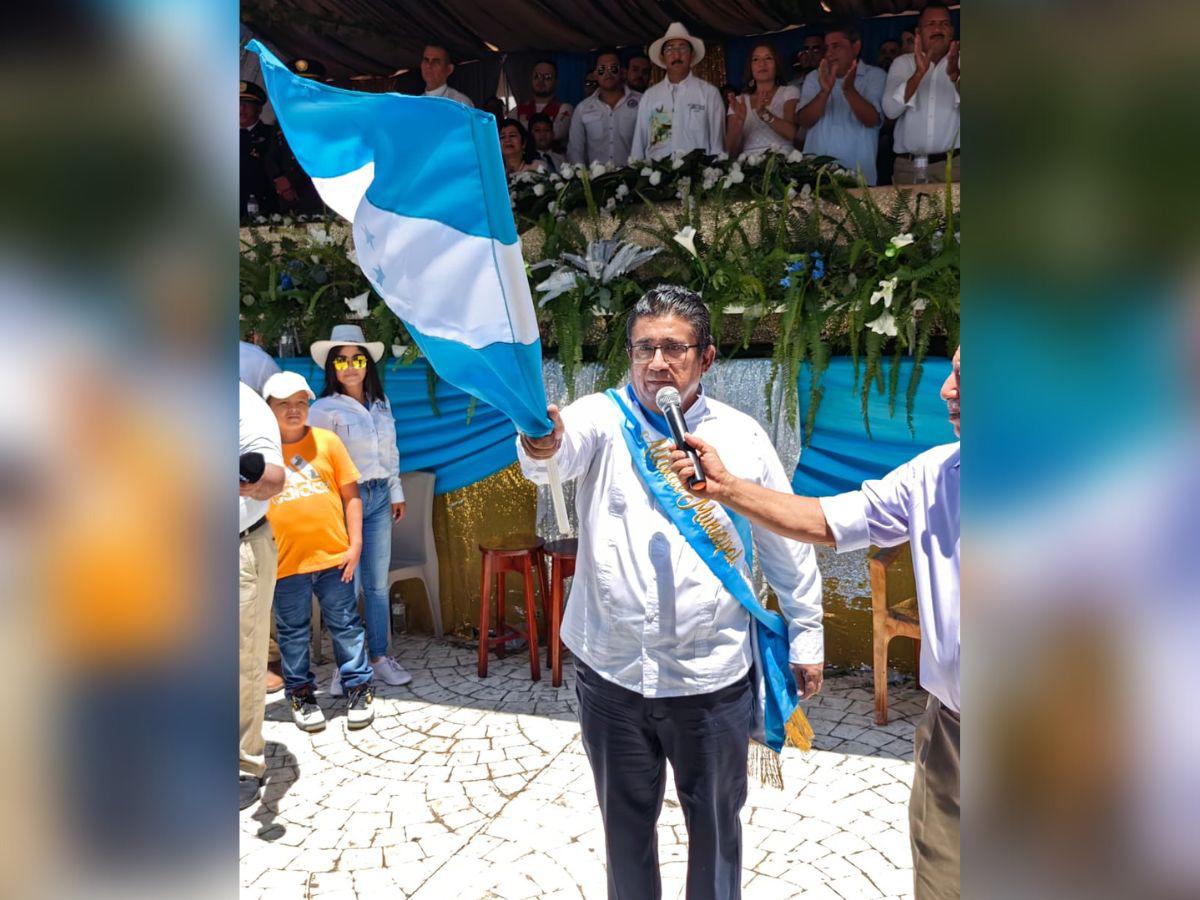 Desfiles de centros educativos pintan de civismo la ciudad de Choluteca