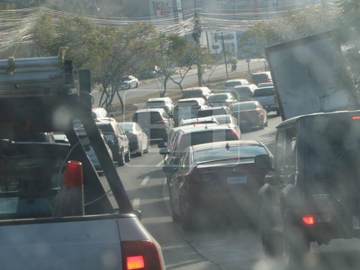 Largas filas en el Distrito Central: el dolor de cabeza de todas las mañanas
