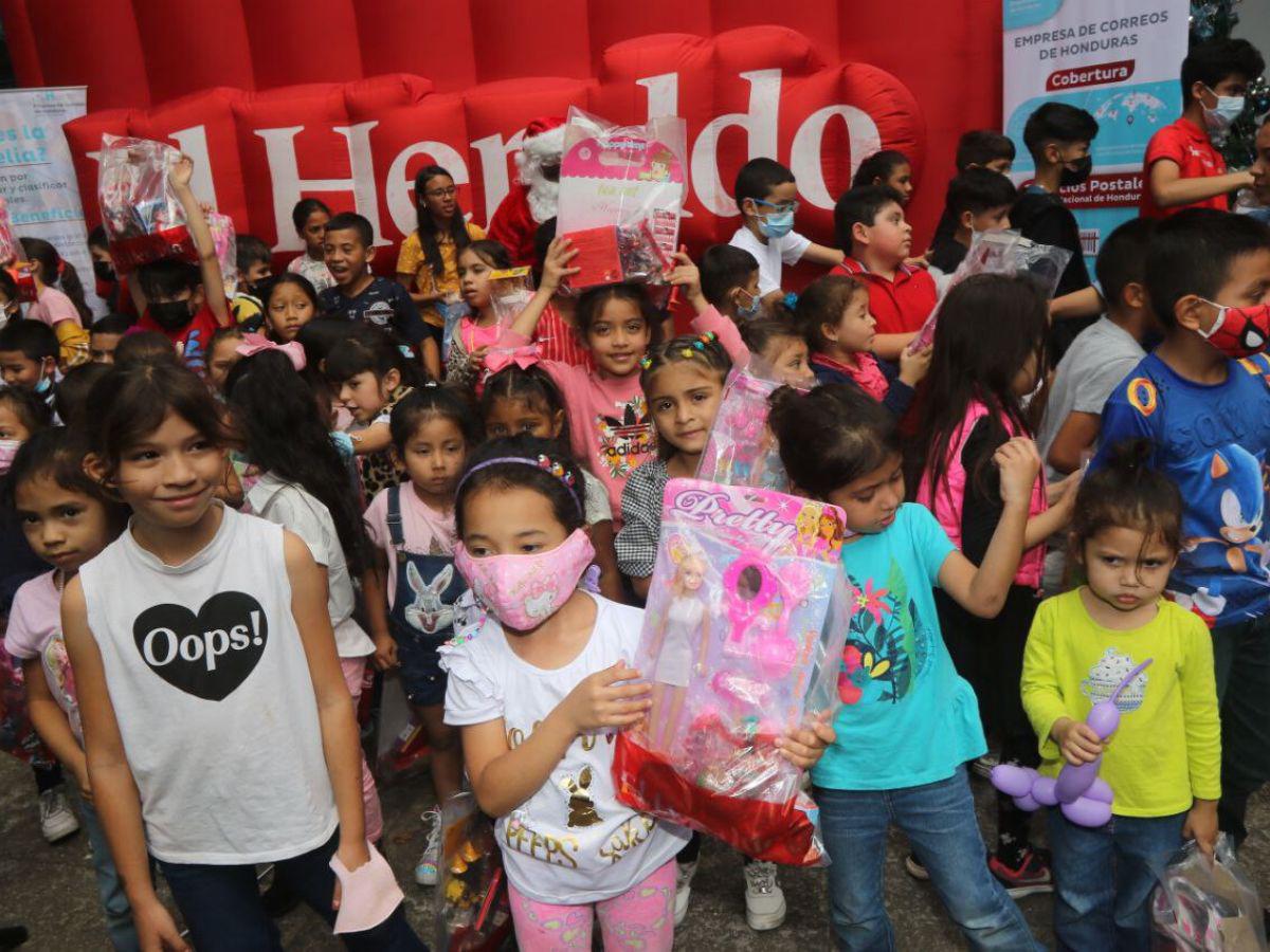 “Cartas a Santa” llenan de alegría a los niños desde Correos de Honduras