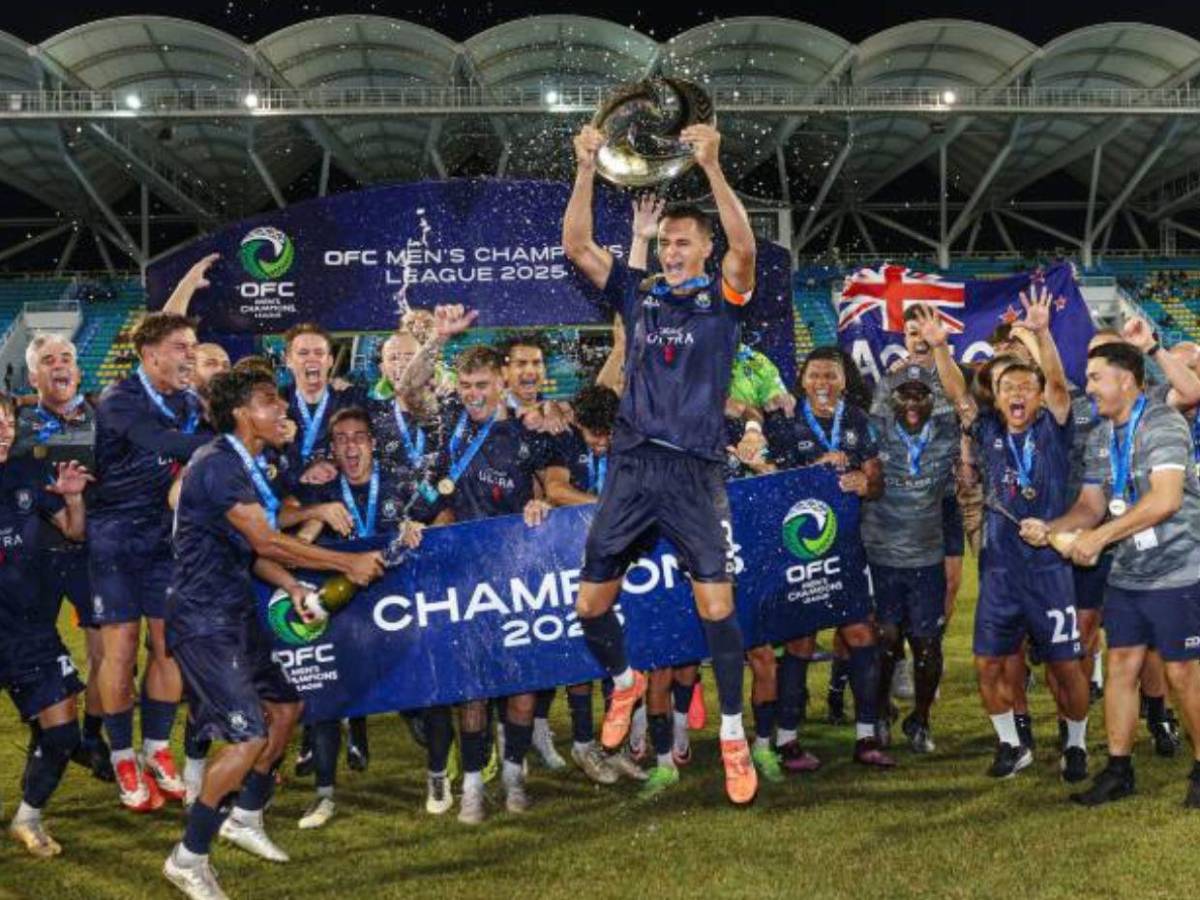 Clasificado al Mundial de Clubes tiene a modelo y trabajador de ferretería como jugadores Clasificado al Mundial de Clubes tiene a modelo y trabajador de ferretería como jugadores