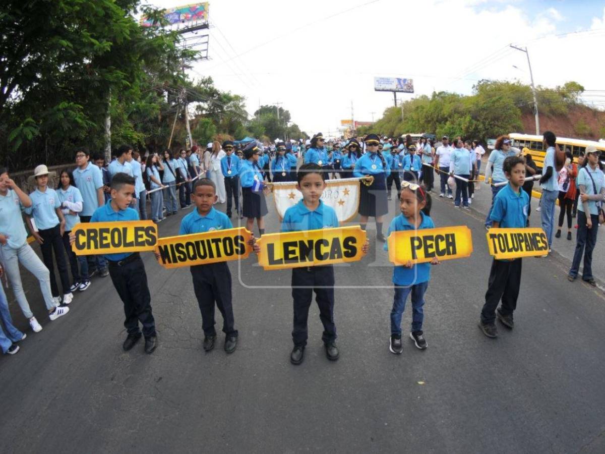 Música, color y ritmo: así se viven los desfiles escolares este domingo en la capital