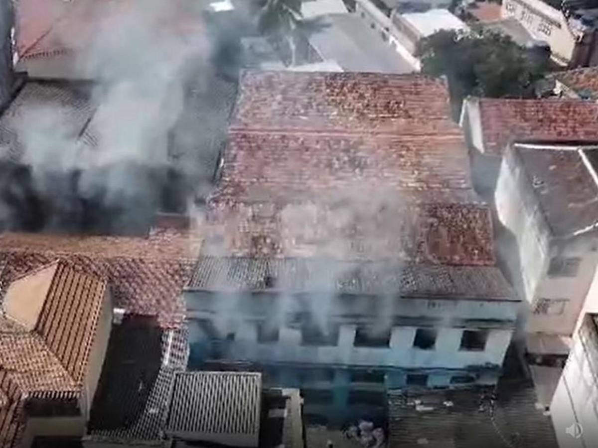 “Pedían auxilio desde ventanas”: incendio en fábrica de disfraces en Río de Janeiro