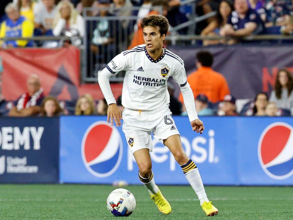 Riqui Puig tiene un contrato hasta el 2025 con el Galaxy.