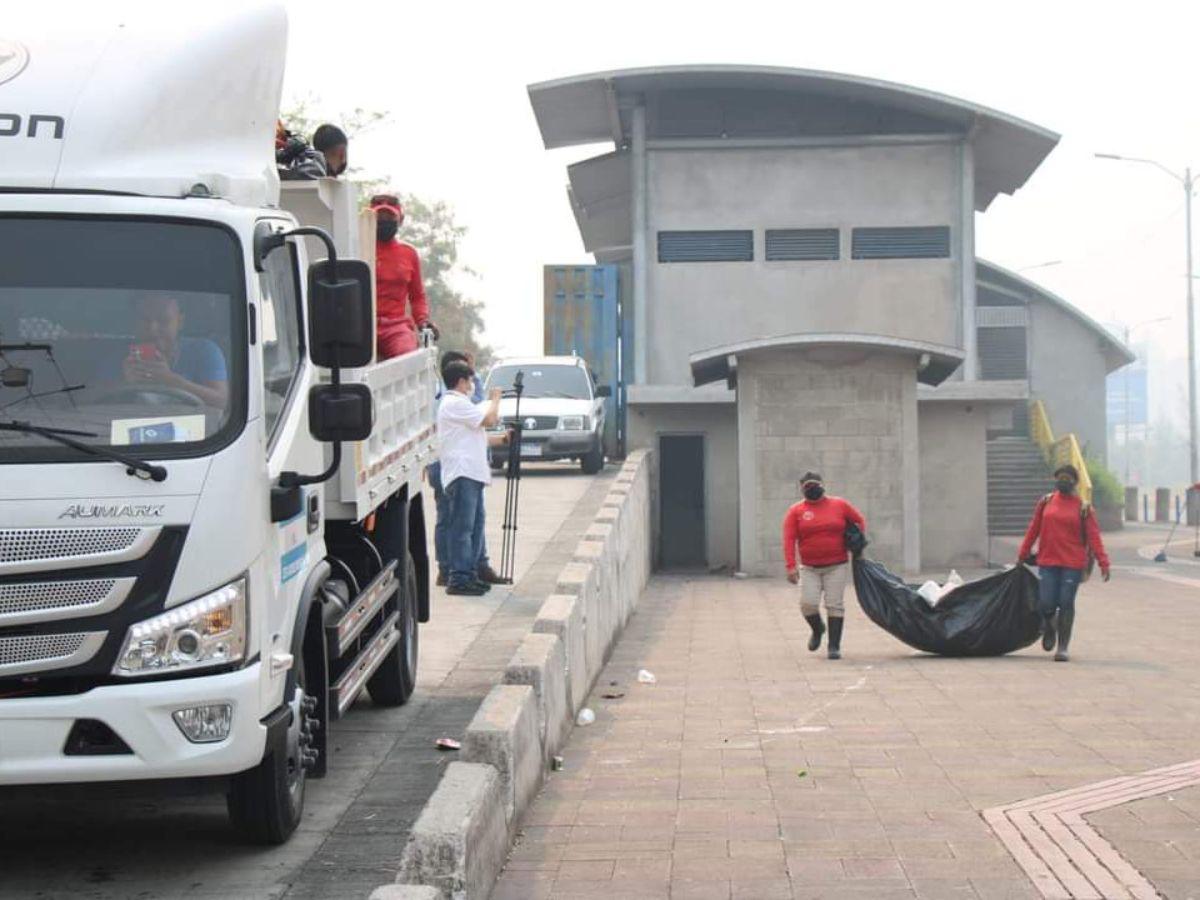 La UNAH junto a la Gerencia de Aseo realizaron limpieza en el Trans-450