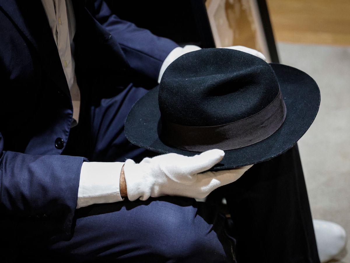¿En cuánto fue vendido el sombrero que Michael Jackson usó durante su famoso baile moonwalk?