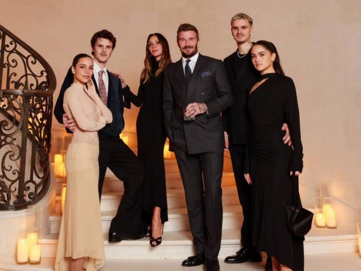 Victoria Beckham es condecorada en Francia como Oficial de las Artes