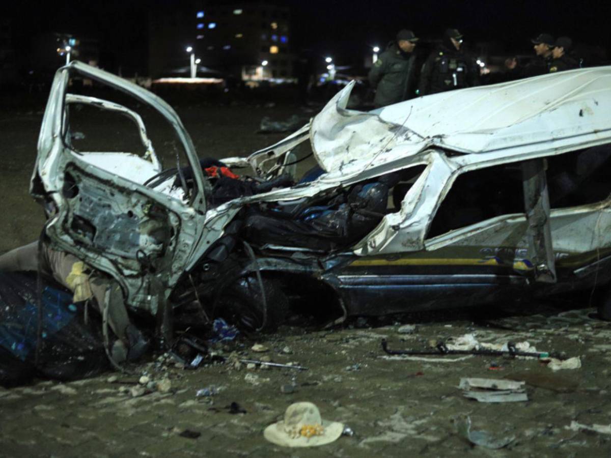 “Perdí a mi papá, mi esposa y a mi bebé”: despiden a 22 víctimas de accidente aéreo en Bolivia