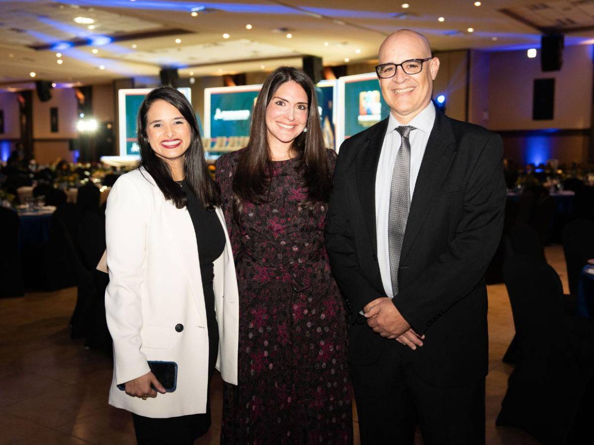 Entre premiados e invitados, así se vivió la gala del Sello FUNDAHRSE 2025