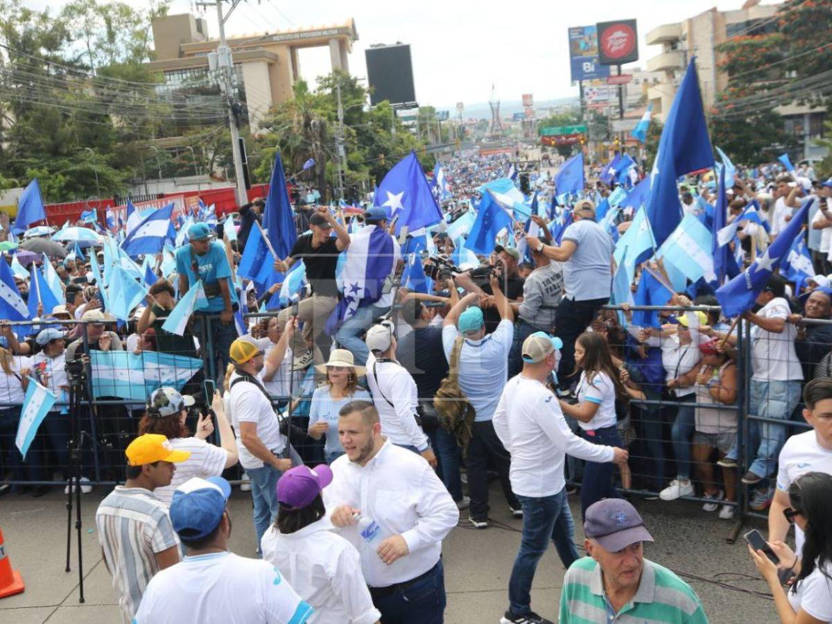 Las mejores 14 fotos de la movilización del Partido Nacional en Tegucigalpa
