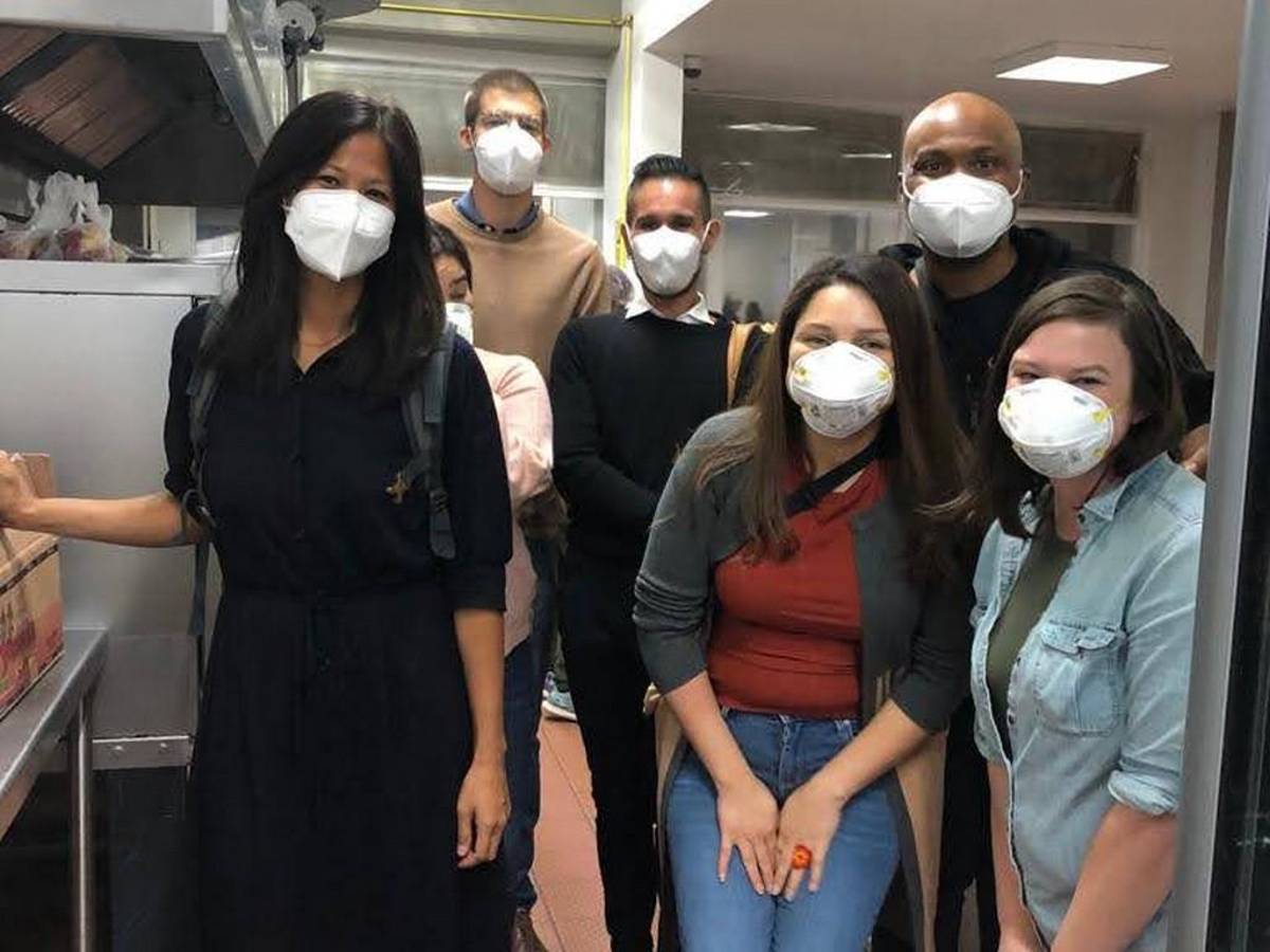 Haciendo voluntariado en un refugio de migrantes en México.