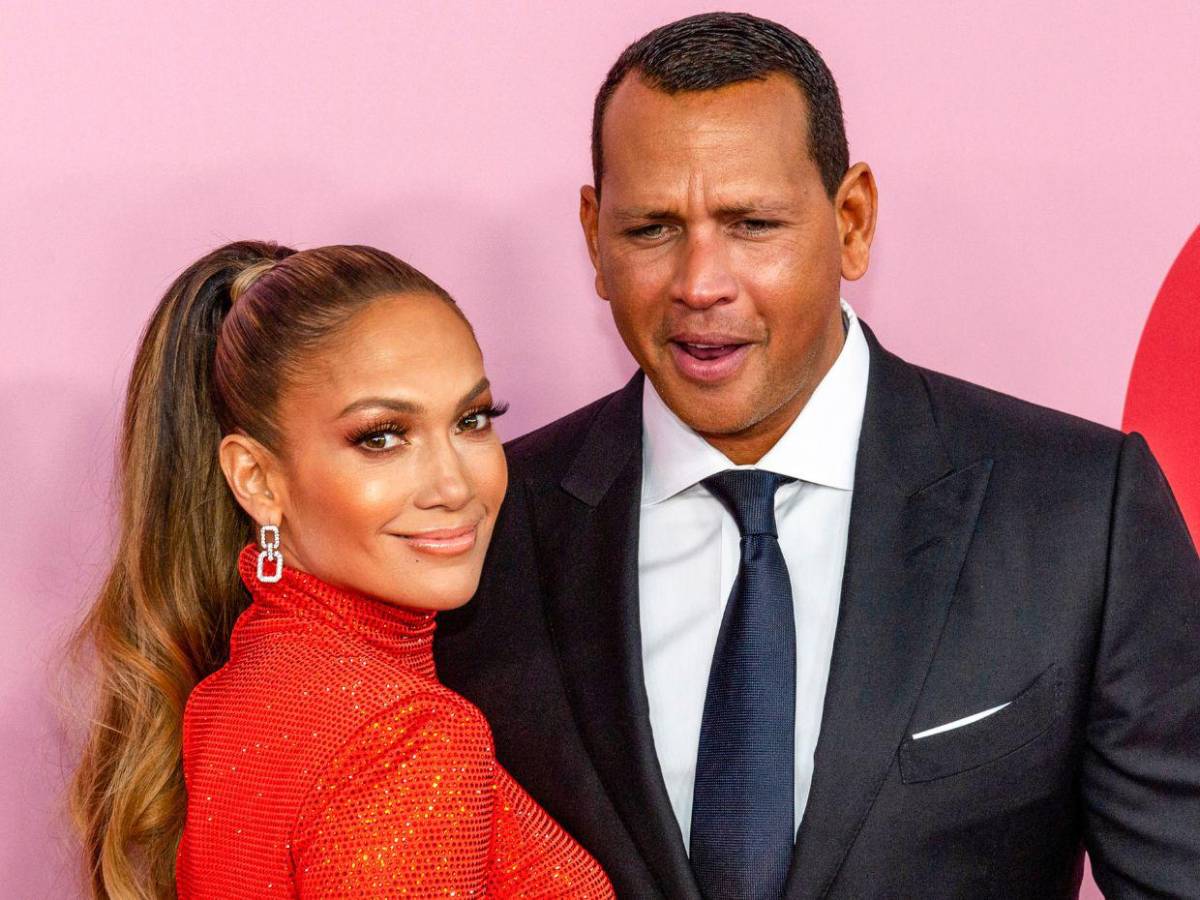 De Taylor Swift a Shakira: Artistas que unieron la música y el deporte