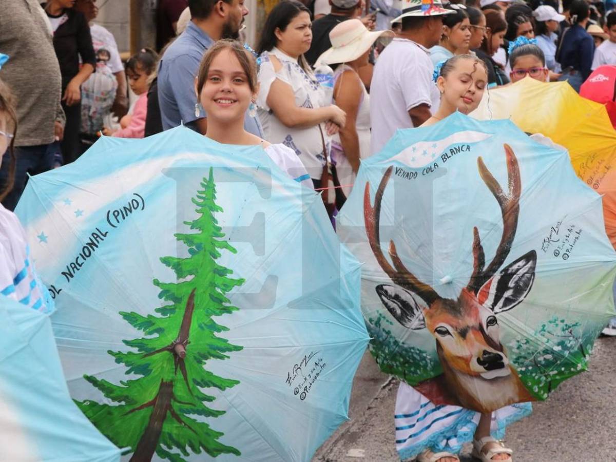 Fervor cívico y color están presentes en los desfiles patrios Honduras 2025