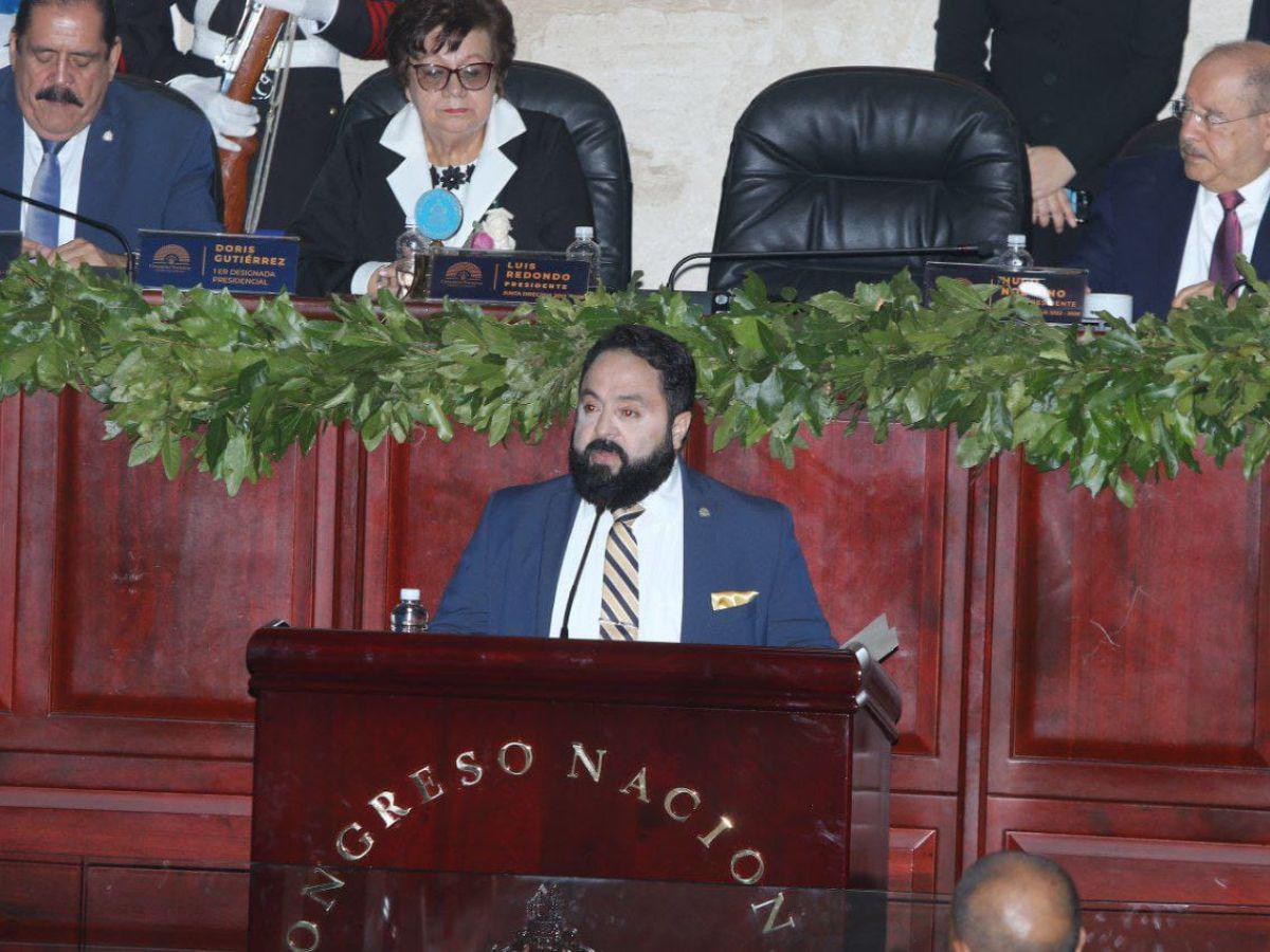 Luis Redondo resalta ley que condena el golpe de Estado en su primer informe al frente del CN