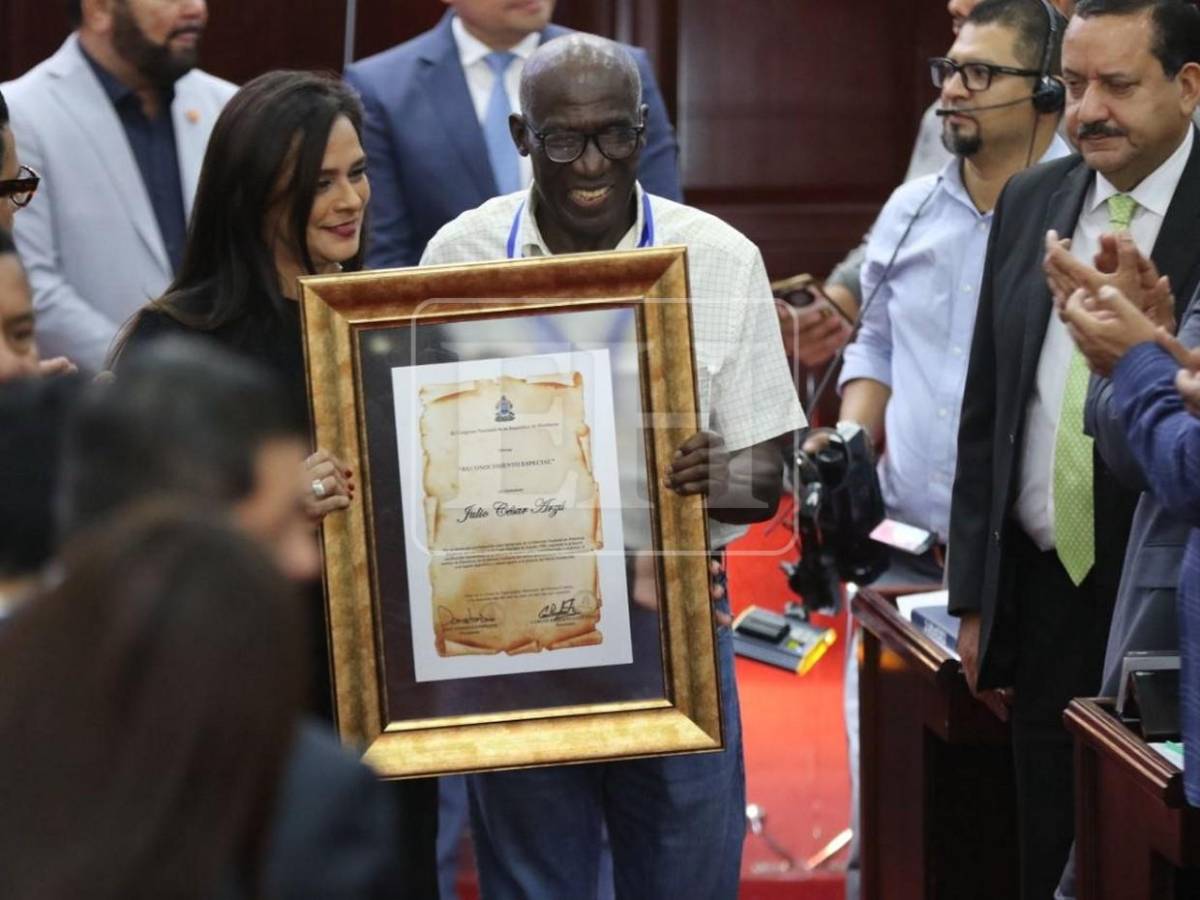 Congreso Nacional condecora a los mundialistas de España 82 con Gran Cruz con Placa de Plata