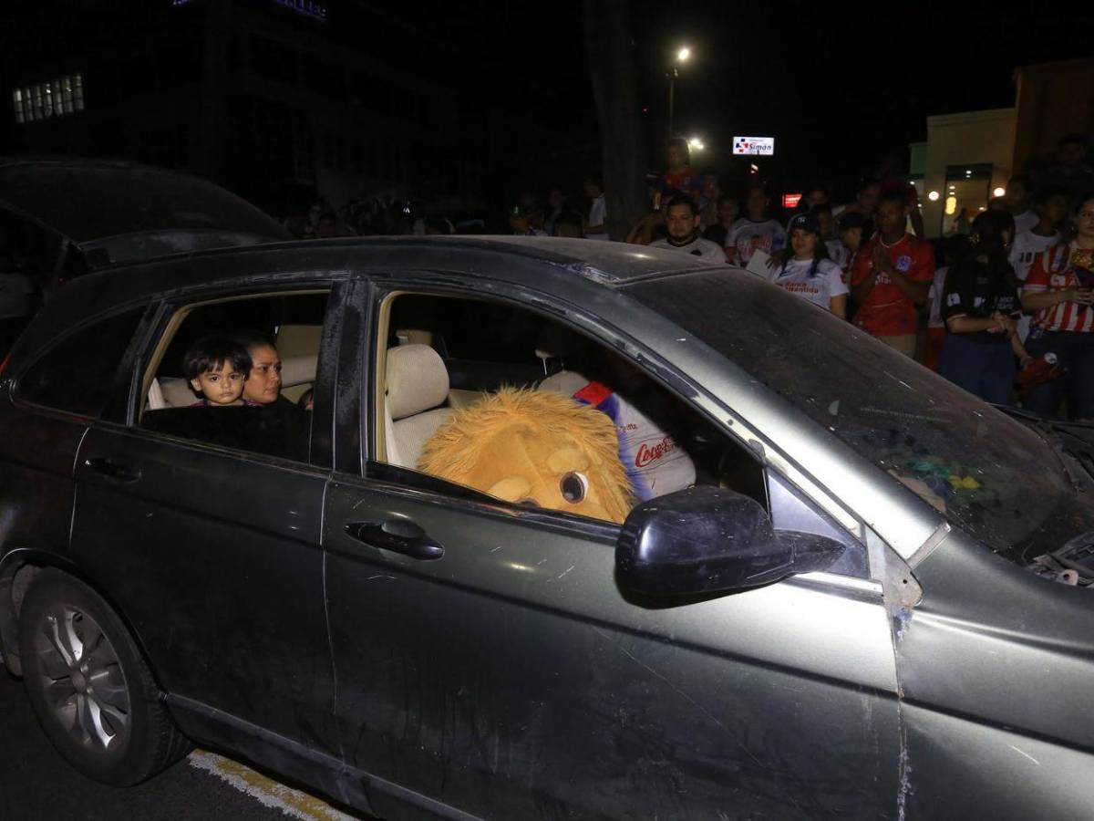 ¡Algarabía! Olimpistas celebran en las calles de San Pedro Sula la copa 39