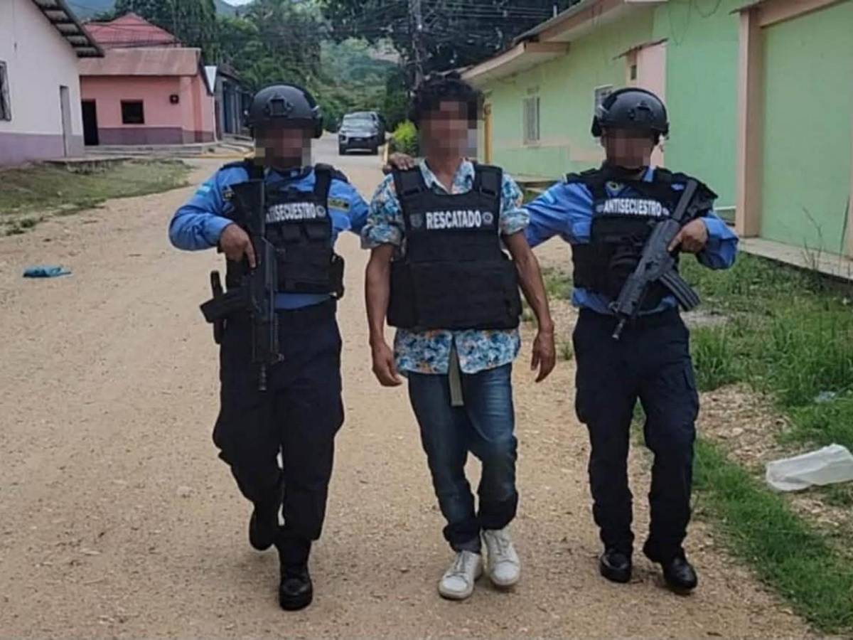 Con salsa de tomate fingió golpes y heridas para exigir pago de rescate a familiares