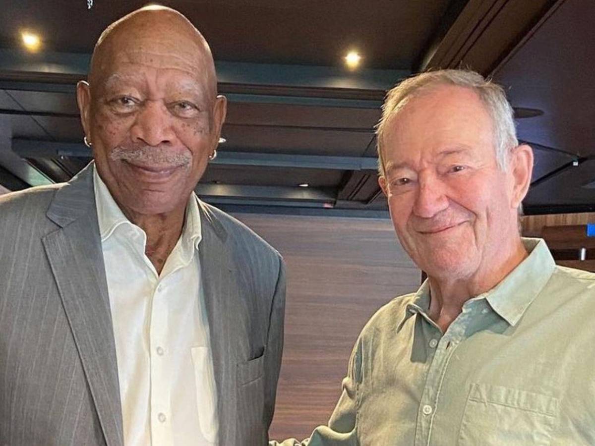 La siniestra razón por la que Morgan Freeman siempre usa aretes de oro