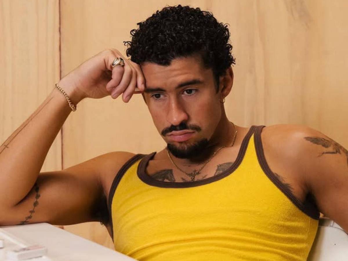 Bad Bunny amonestado por tocar una pieza arqueológica en el Museo Nacional de Antropología de México