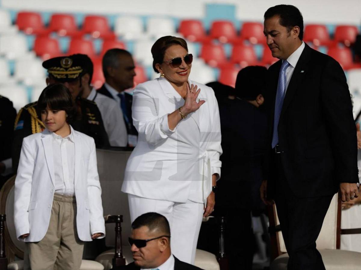 Elegancia y simplicidad, el toque en el atuendo de Xiomara Castro en desfiles patrios Honduras 2025