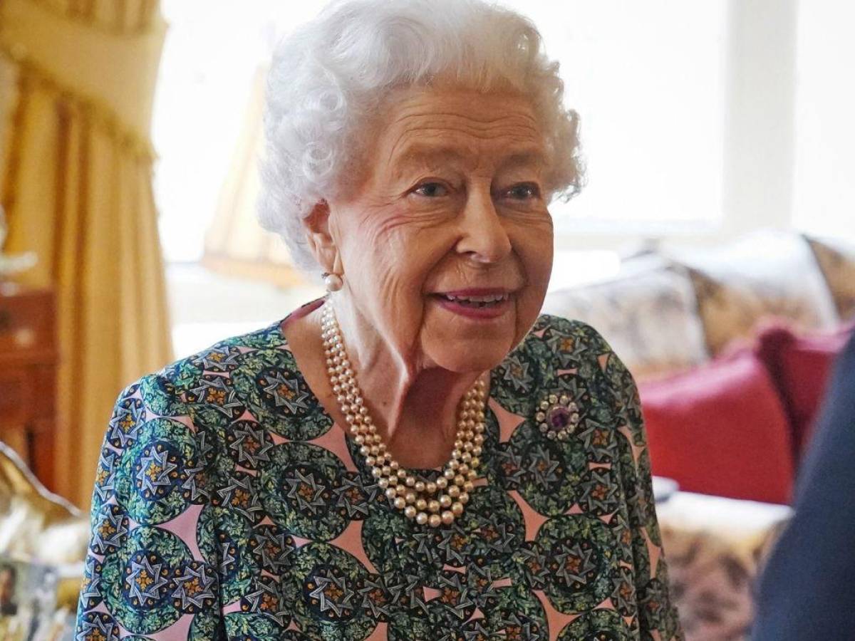 Reina Isabel II reaparece tras cancelar compromisos por el covid-19