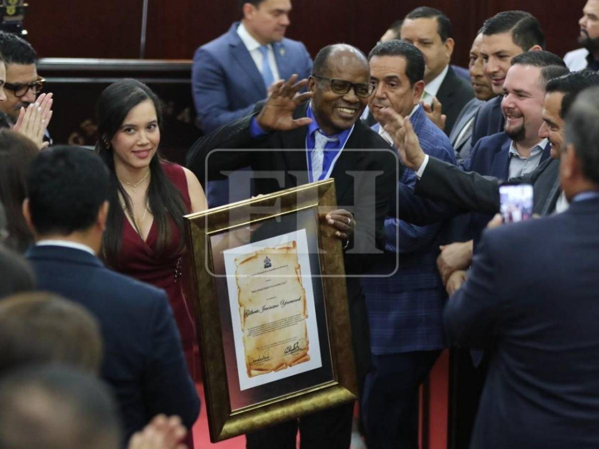 Congreso Nacional condecora a los mundialistas de España 82 con Gran Cruz con Placa de Plata