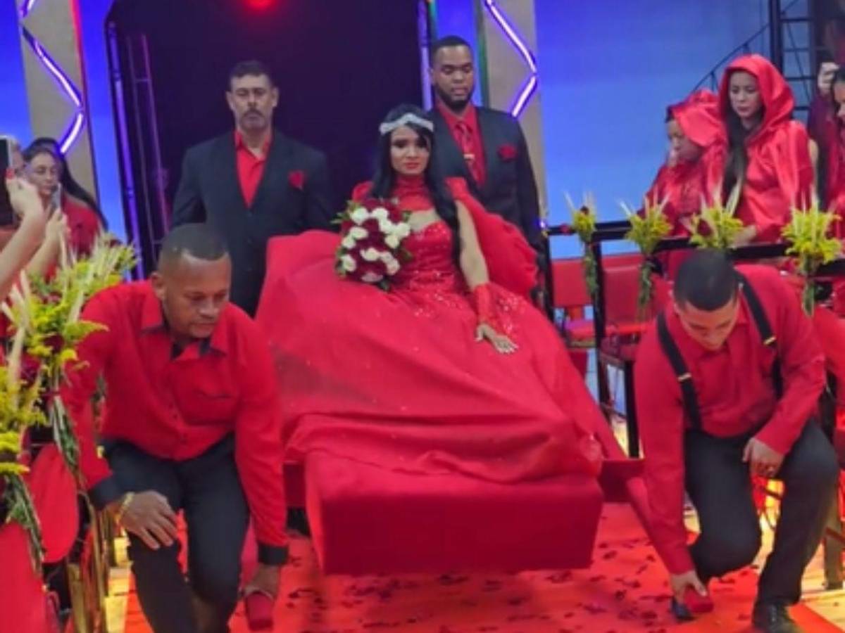 Alabanzas y bendición: así fue la primera boda en la Iglesia de Lucifer
