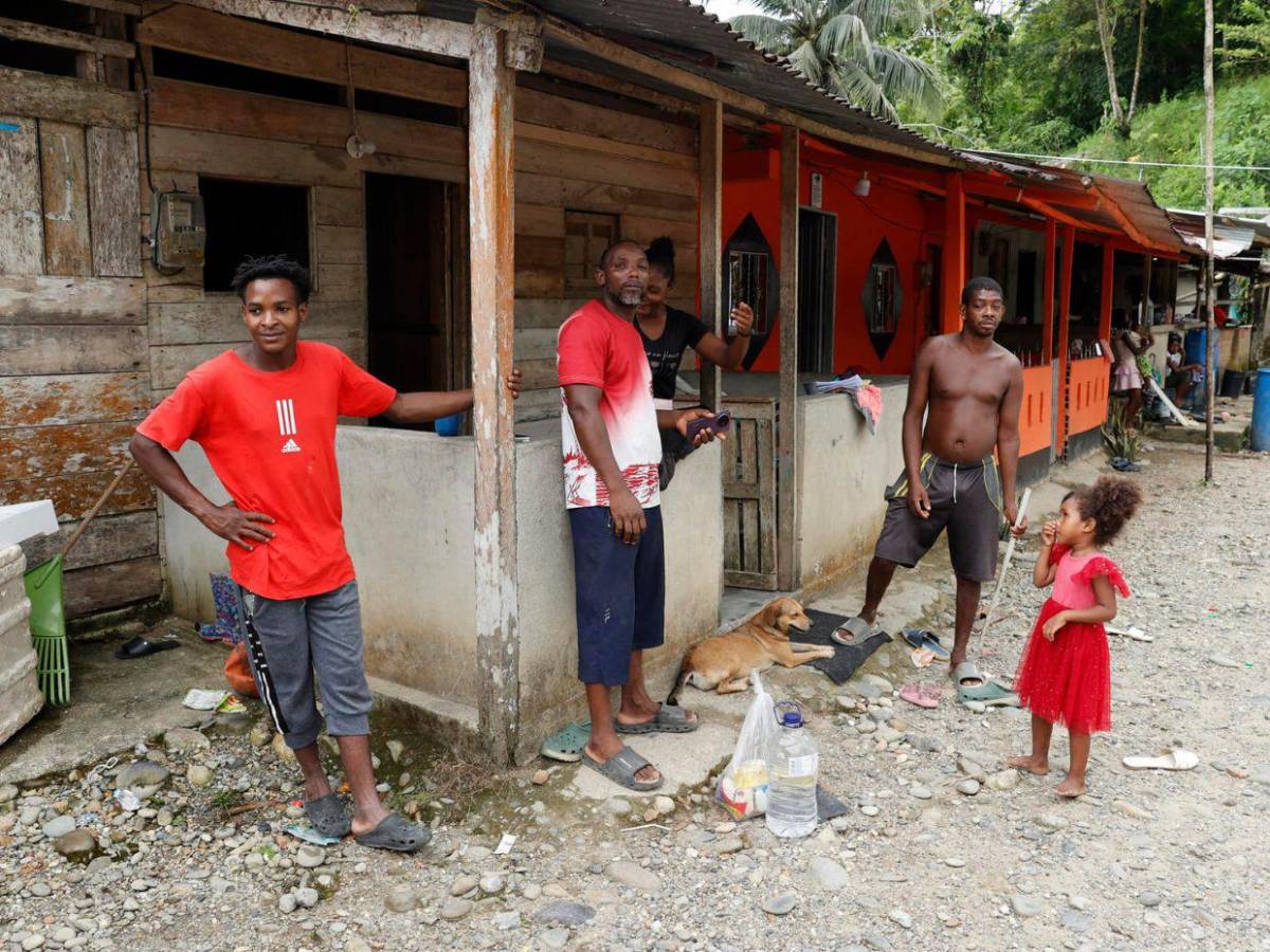 Sin luz ni agua: así vive una comunidad en Colombia seis días después del terremoto