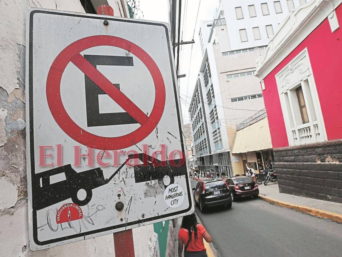 Hasta 15 carros al día son retirados con grúa en el Distrito Central