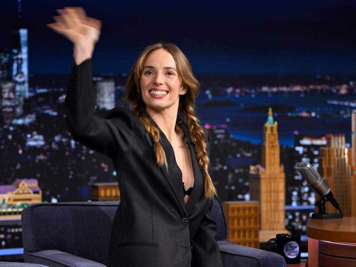 La hija de Uma Thurman y Ethan Hawke se casa con su colaborador musical