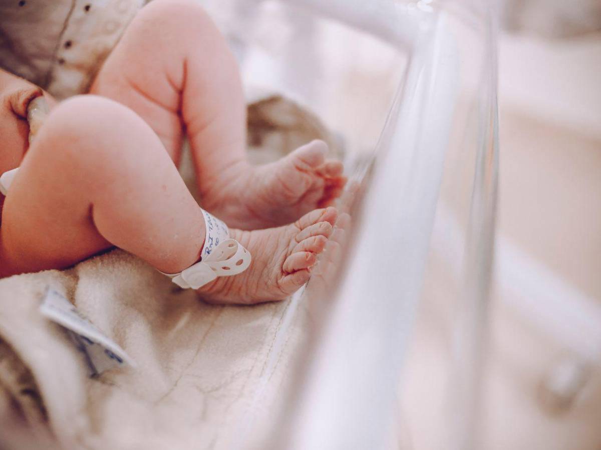 Mueren 18 recién nacidos en hospital de Ecuador por utilizar insumos médicos usados