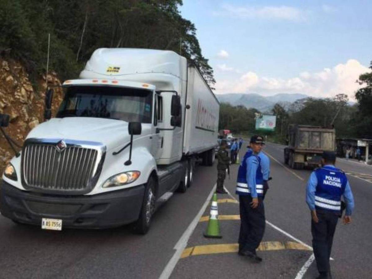 Conductor nicaragüense fallece aplastado por su propia rastra en Tegucigalpa