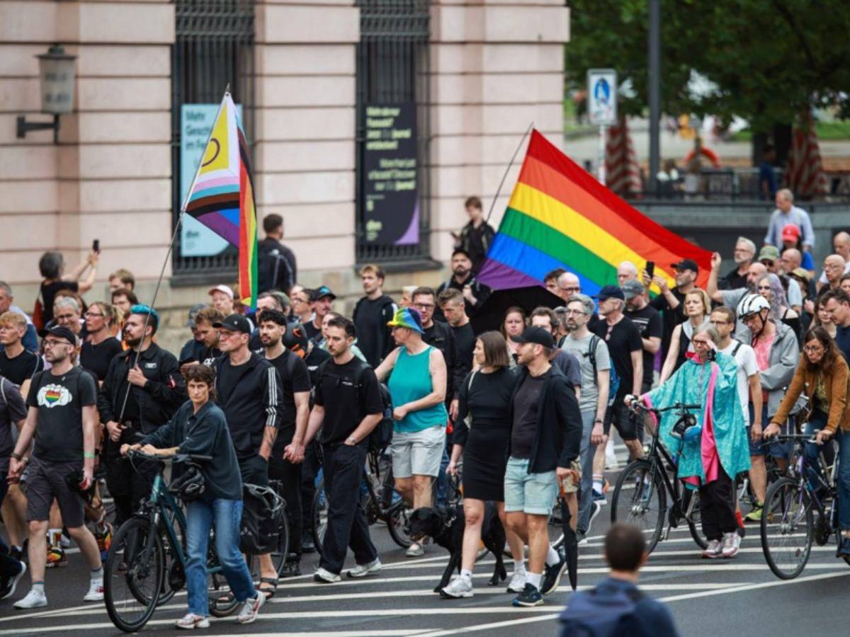 Un muerto y 29 heridos en atropello en el Día del Orgullo en Berlín; abaten al presunto autor