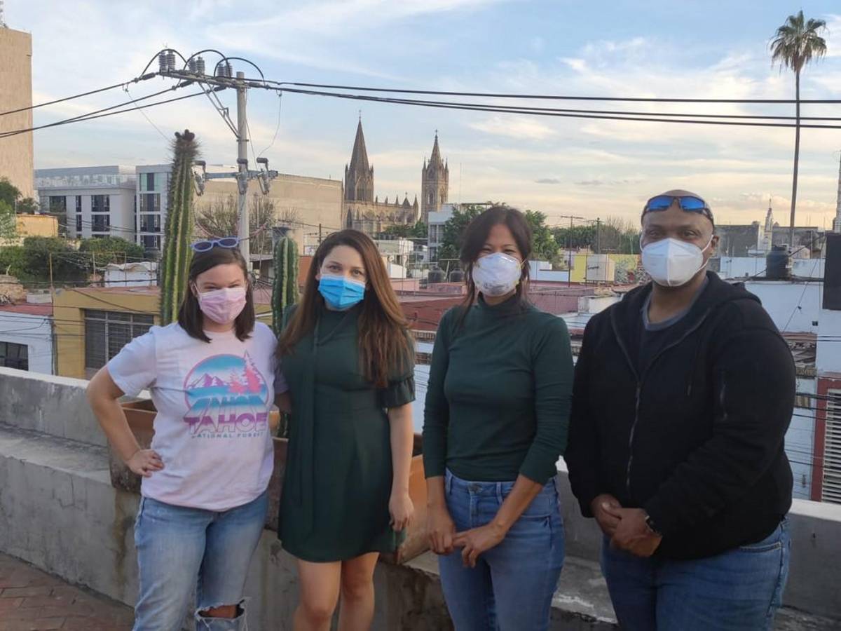 Con la directora y fundadora de la organización The Rhizome Center for Migrants. Con Abdul Knowles, defensor de Derechos Humanos, y con Megan Day, estudiante de doctorado de leyes y aspirante a ser abogada de Inmigración.