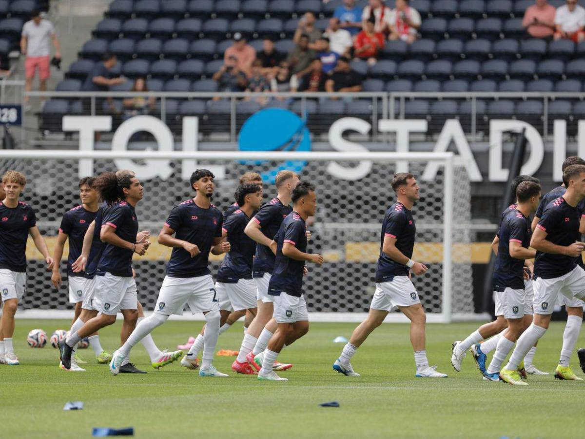 Clasificado al Mundial de Clubes tiene a modelo y trabajador de ferretería como jugadores Clasificado al Mundial de Clubes tiene a modelo y trabajador de ferretería como jugadores