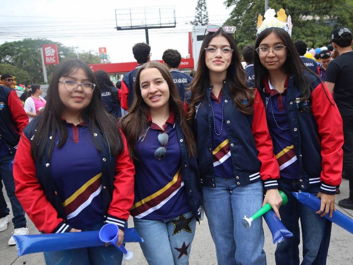 Entre vítores y orgullo, England School celebra la Senior Entrance de sus 48 graduandos