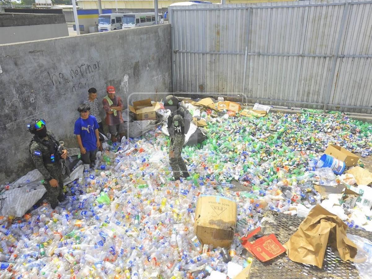 Encuentran droga oculta entre la basura de la Gran Central Metropolitana