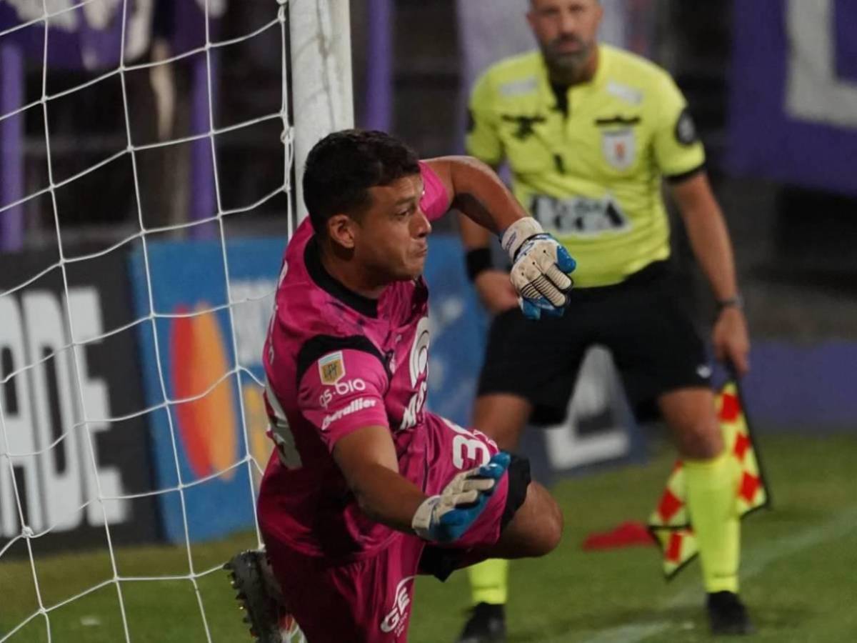 Aficionados le roban todo a jugadores del Instituto, equipo de Pedro Troglio