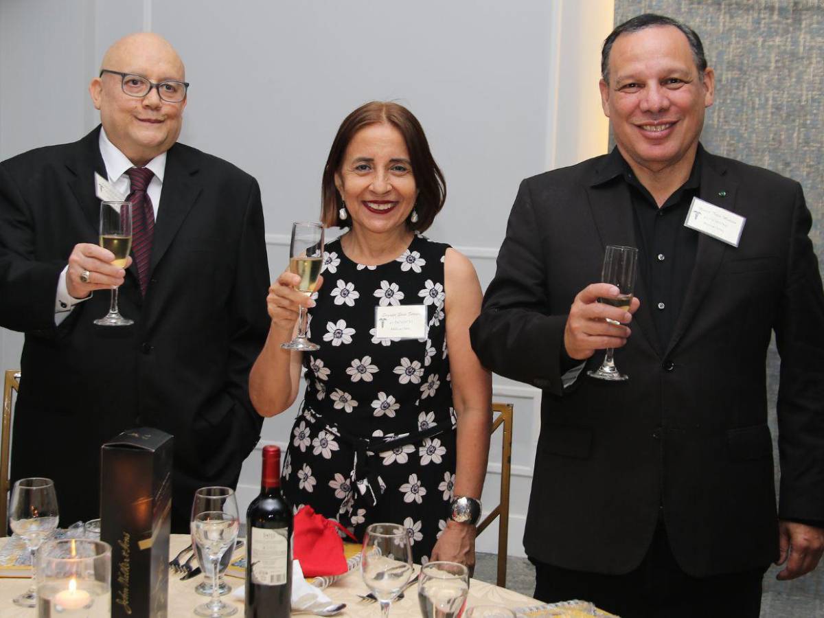 Generación 1983: Médicos internos celebra su 42º aniversario en Tegucigalpa Generación 1983: Médicos internos celebra su 42º aniversario en Tegucigalpa