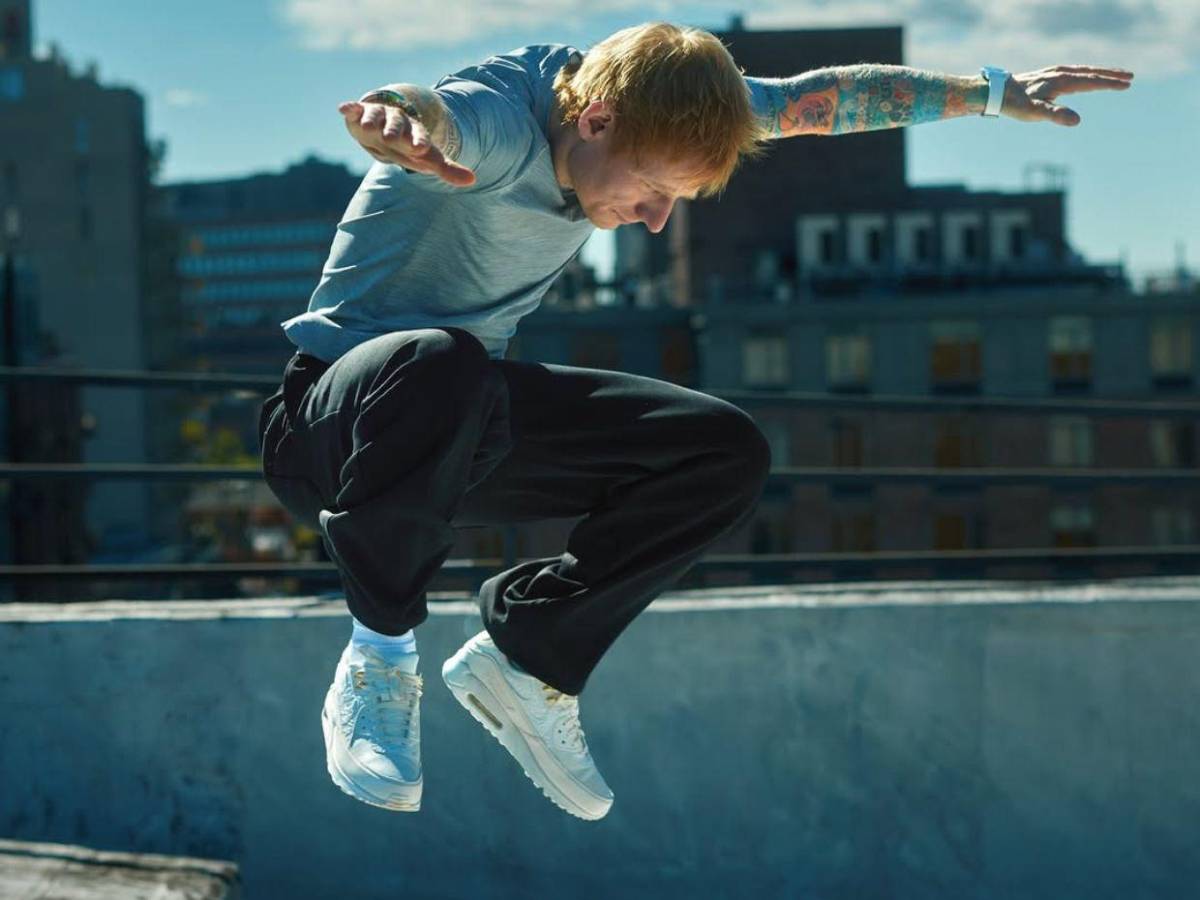 Ed Sheeran exhibe su transformación física tras perder 30 libras en cinco años