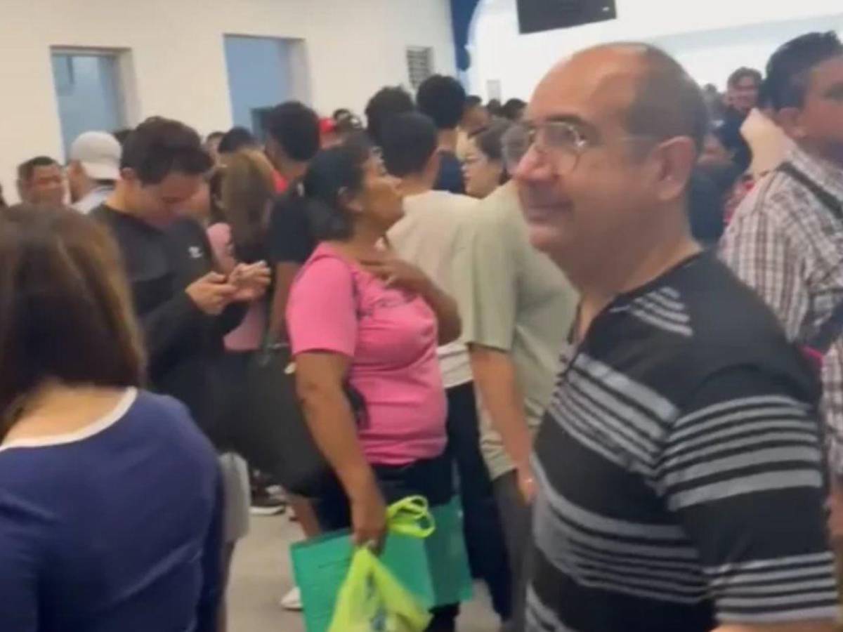 ¡Hasta diputados se fueron! Miles de hondureños vacacionan en El Salvador