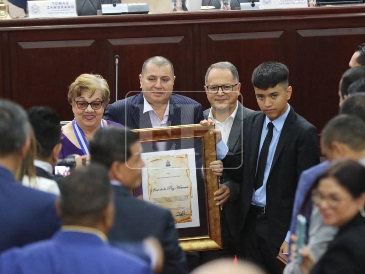 Congreso Nacional condecora a los mundialistas de España 82 con Gran Cruz con Placa de Plata