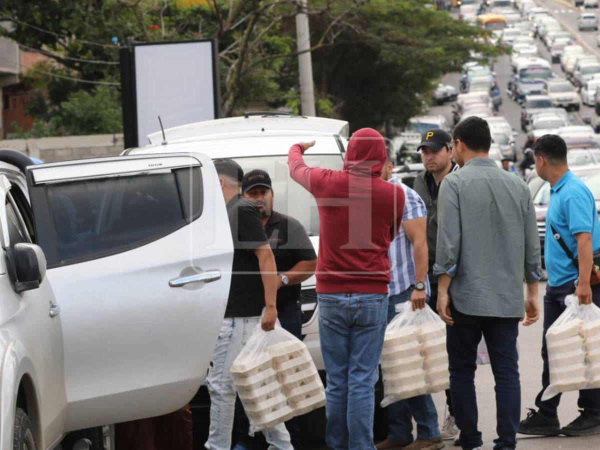 En fotos: filas, resguardo militar y retrasos marcan el ambiente en afueras del CLE