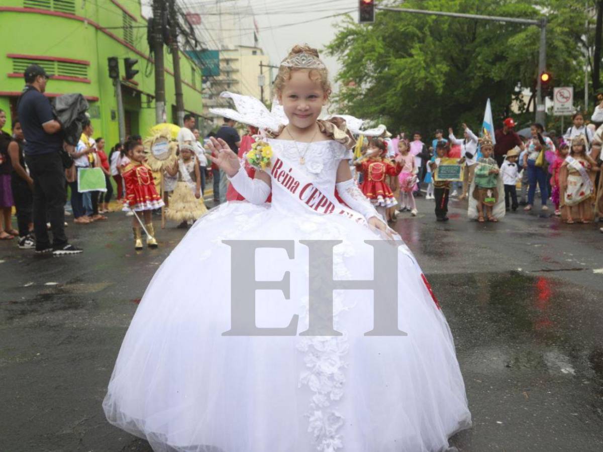 San Pedro Sula se viste de patriotismo y así desfila en los 204 años de independencia patria