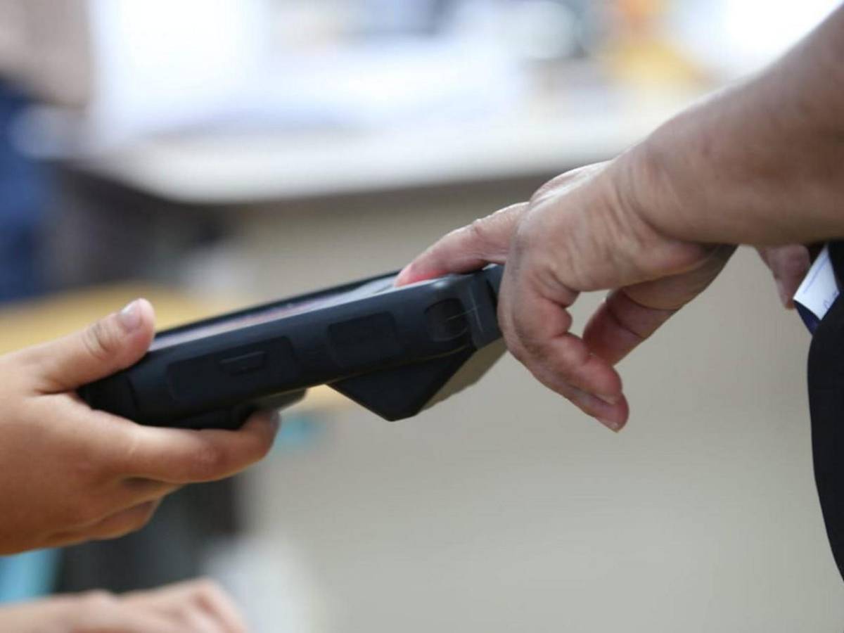 Hondureños votan con sistema biométrico, protagonista en las primarias 2025