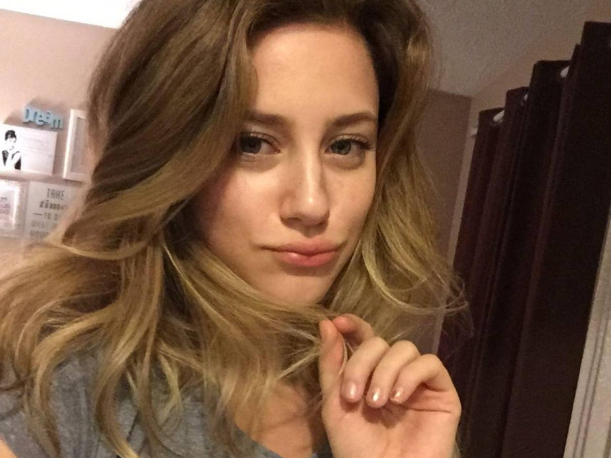 Mete el estómago: el comentario de un director que marcó a la actriz de Riverdale