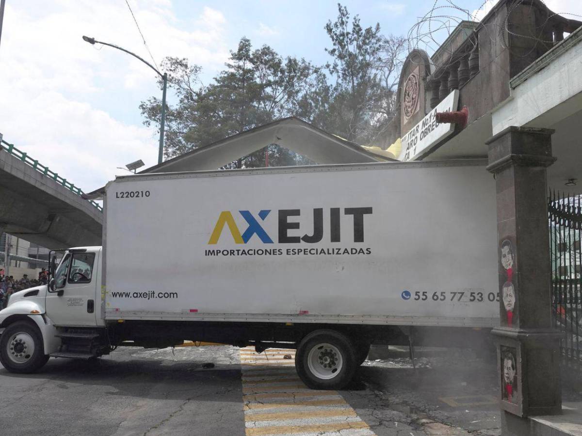 Impactantes imágenes del camión incendiado en Ciudad de México