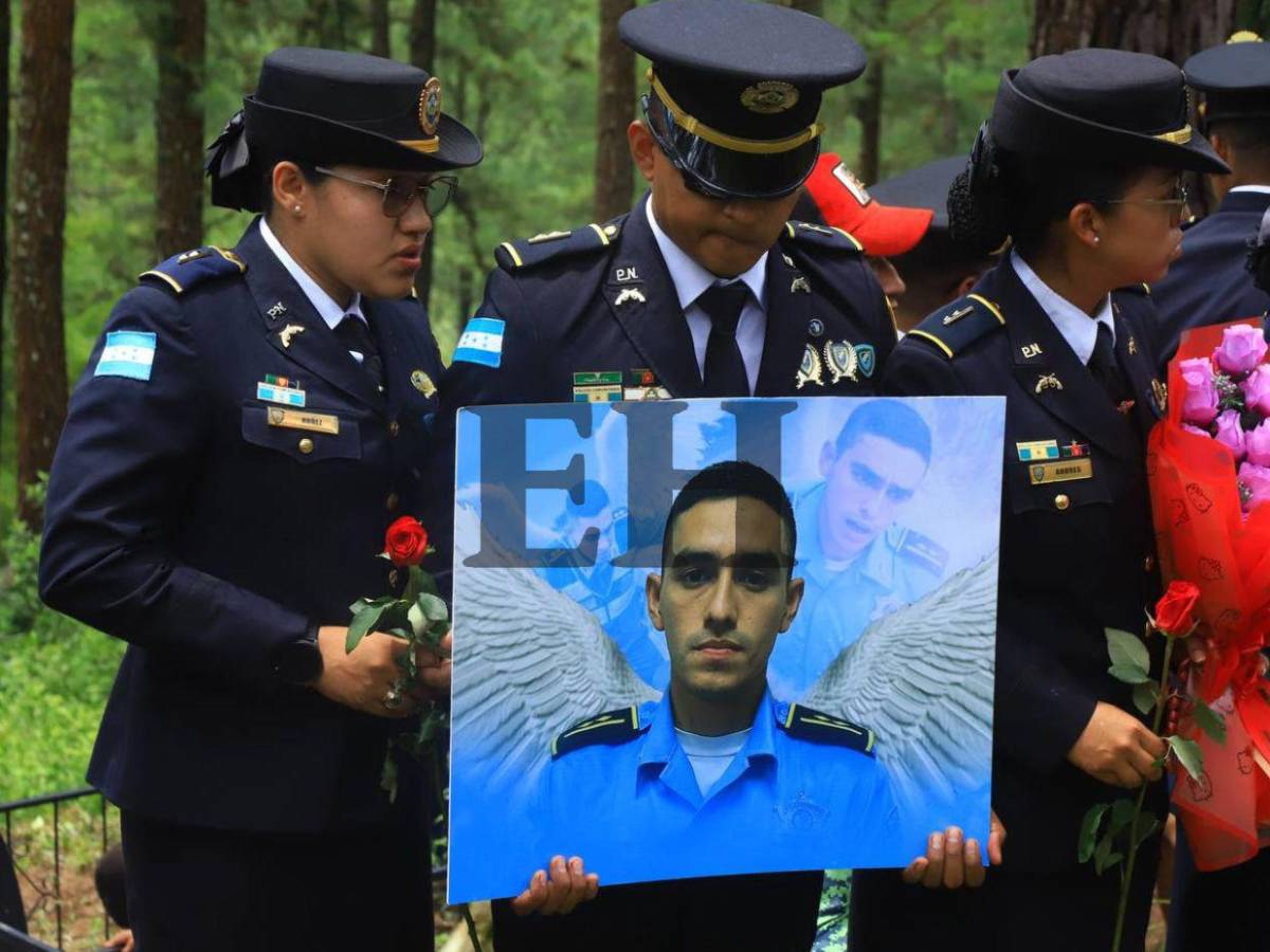 Compañeros de inspector Kevin Pérez lo despiden entre llanto y homenajes