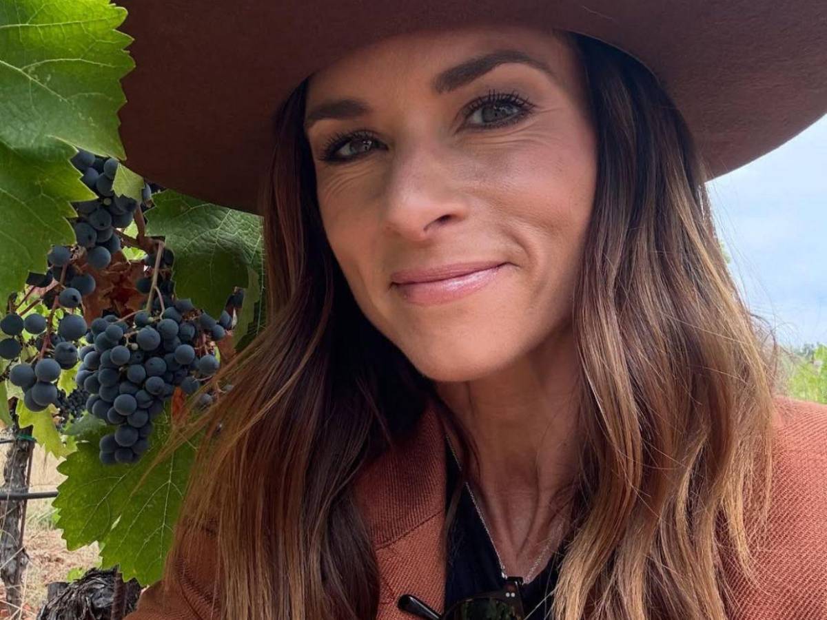 Danica Patrick afirma que Bad Bunny “no debería actuar” en el Super Bowl