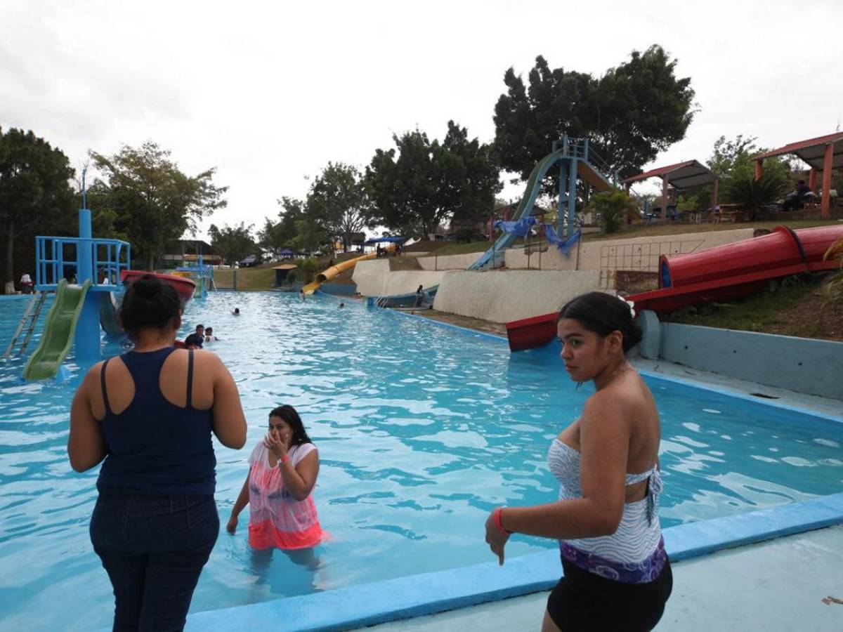 ¡Nada como un chapuzón! Capitalinos disfrutan de balnearios cerca de Tegucigalpa ¡Nada como un chapuzón! Capitalinos disfrutan de balnearios cerca de Tegucigalpa