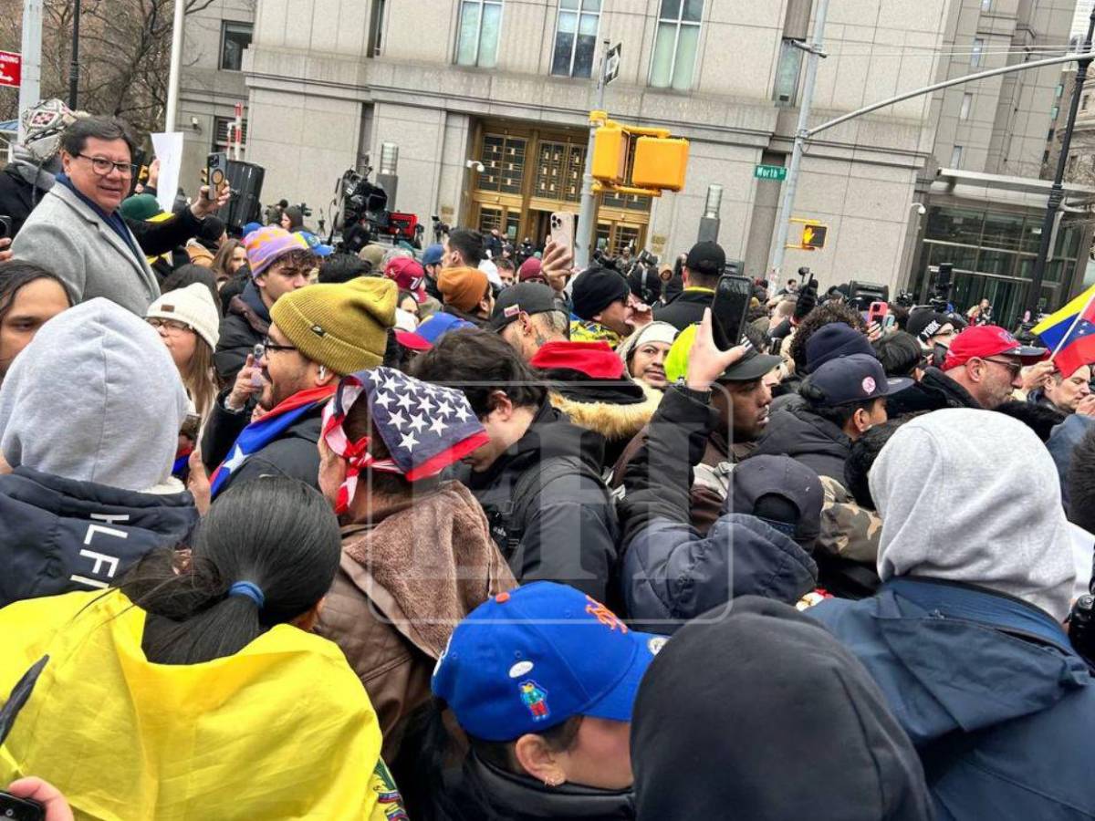 Protestan en Nueva York durante la audiencia contra Nicolás Maduro y su esposa